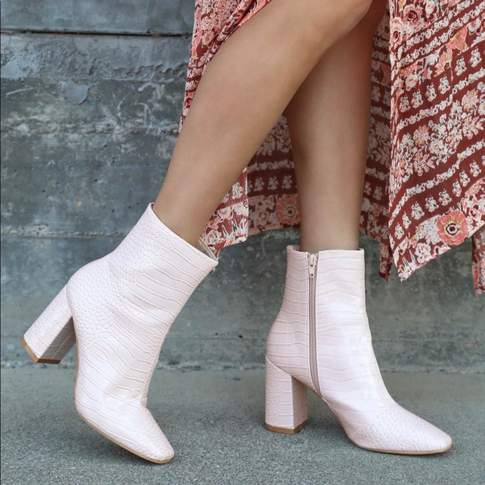 Lulu’s My Generation Off White Booties